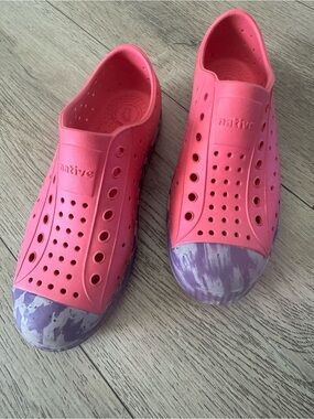 Native Kids Water Shoes size 2